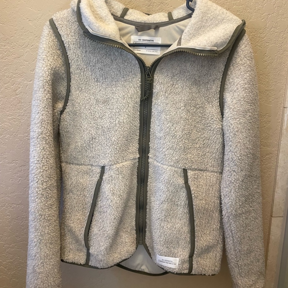 REI. Fleece jacket.  Cream collar with army green piping.  Relaxed boxy fit.